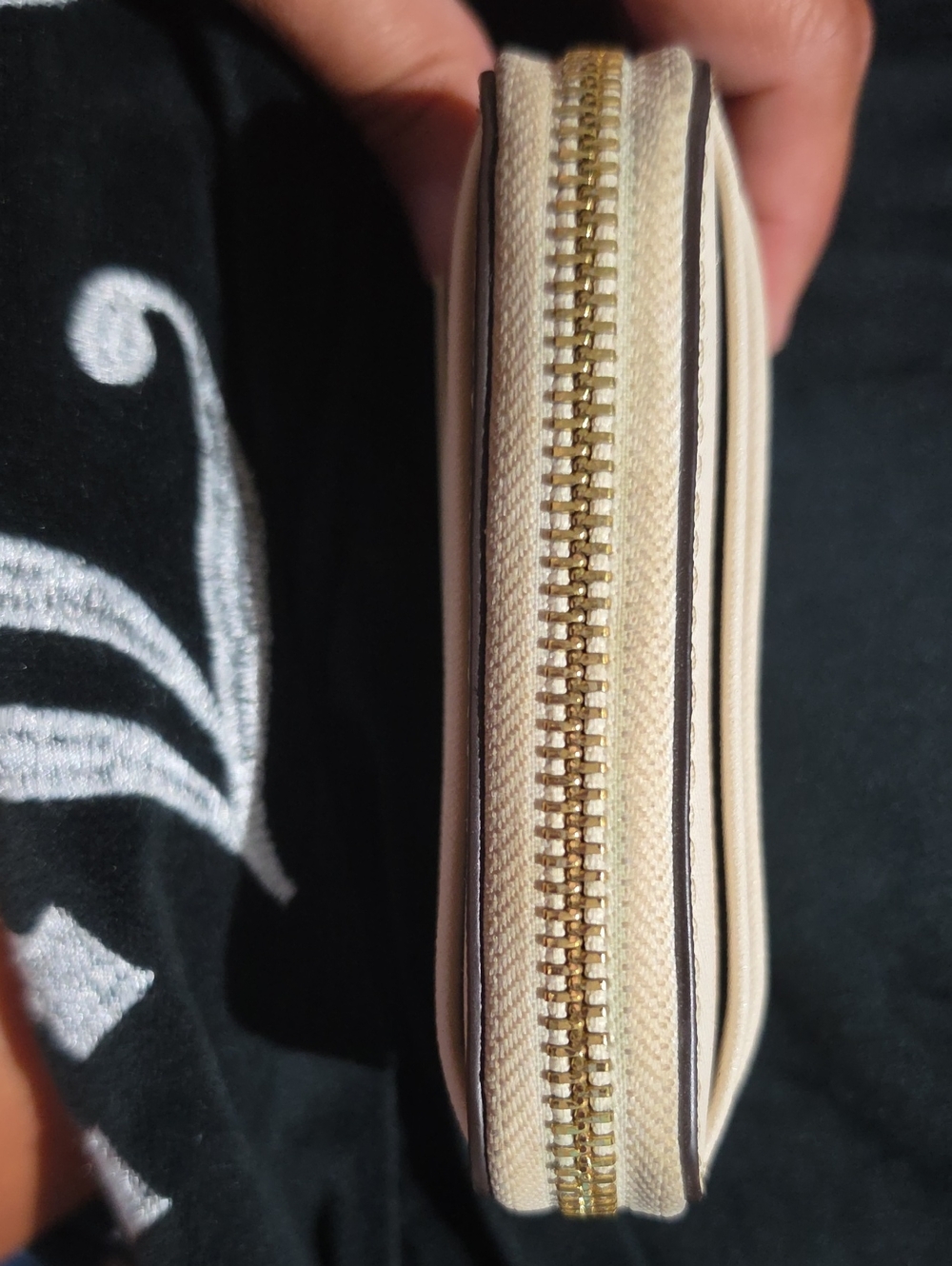 Michael Kors Cream Wallet - Picture 2 of 5